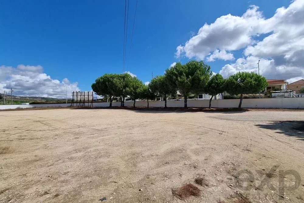 Oportunidade Única Terreno para Construção Habitação, Comercio Serviços, Hotel no Centro de Arruda dos Vinhos ARU