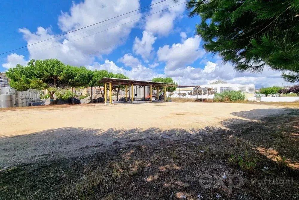 Oportunidade Única Terreno para Construção Habitação, Comercio Serviços, Hotel no Centro de Arruda dos Vinhos ARU