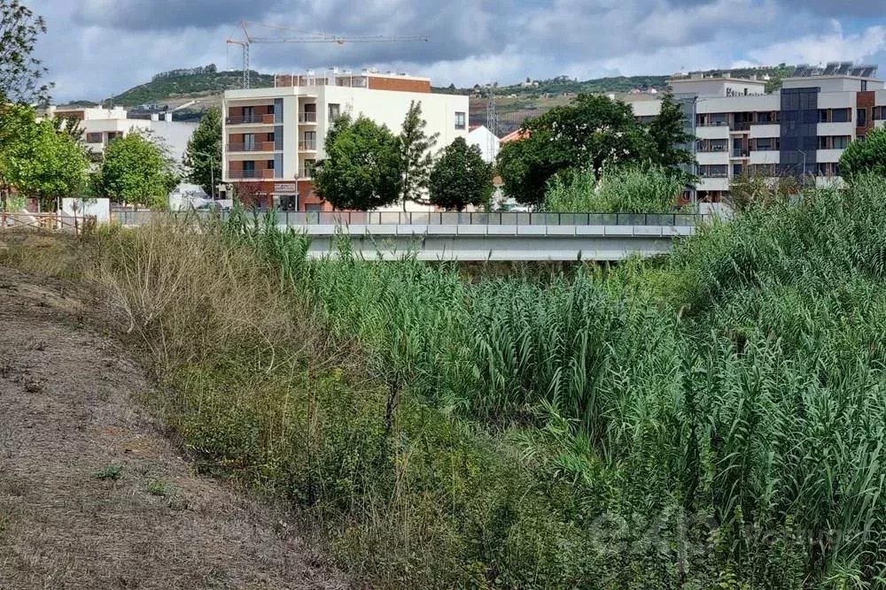 Oportunidade Única Terreno para Construção Habitação, Comercio Serviços, Hotel no Centro de Arruda dos Vinhos ARU