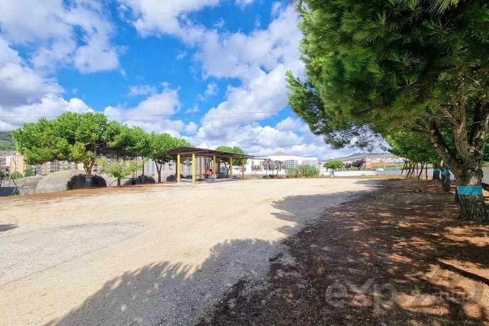 Oportunidade Única Terreno para Construção Habitação, Comercio Serviços, Hotel no Centro de Arruda dos Vinhos ARU