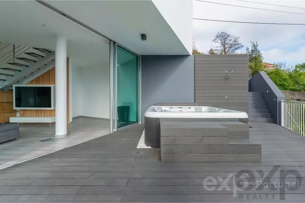 Moradia de Luxo, T3 convertida em T2, Mobilada, a 7 minutos do centro do Funchal