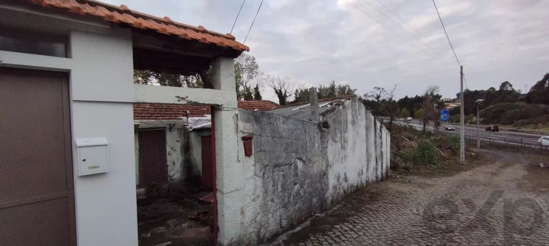 Casa para Reformar com Grande Lote de Terreno em Vila Nova De Gaia