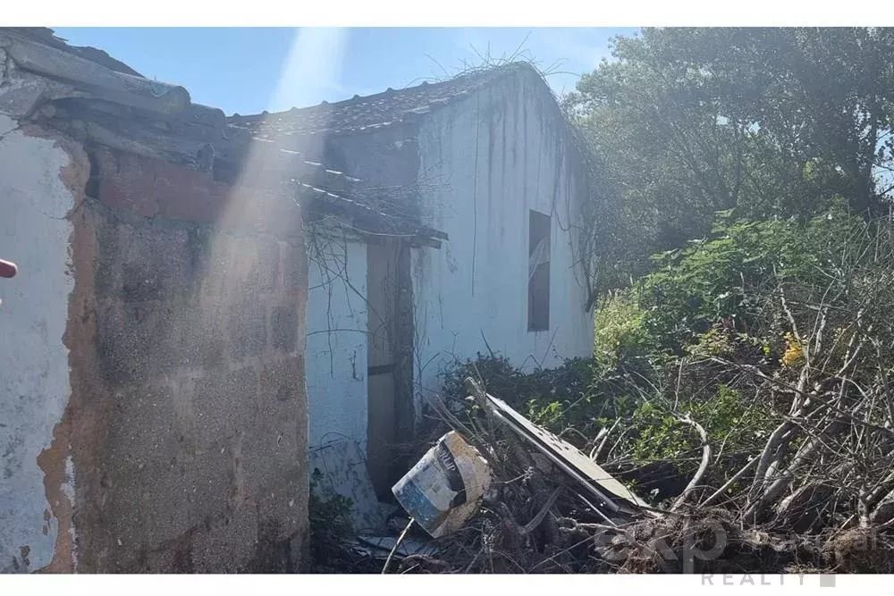 Casa para Reformar com Grande Lote de Terreno em Vila Nova De Gaia
