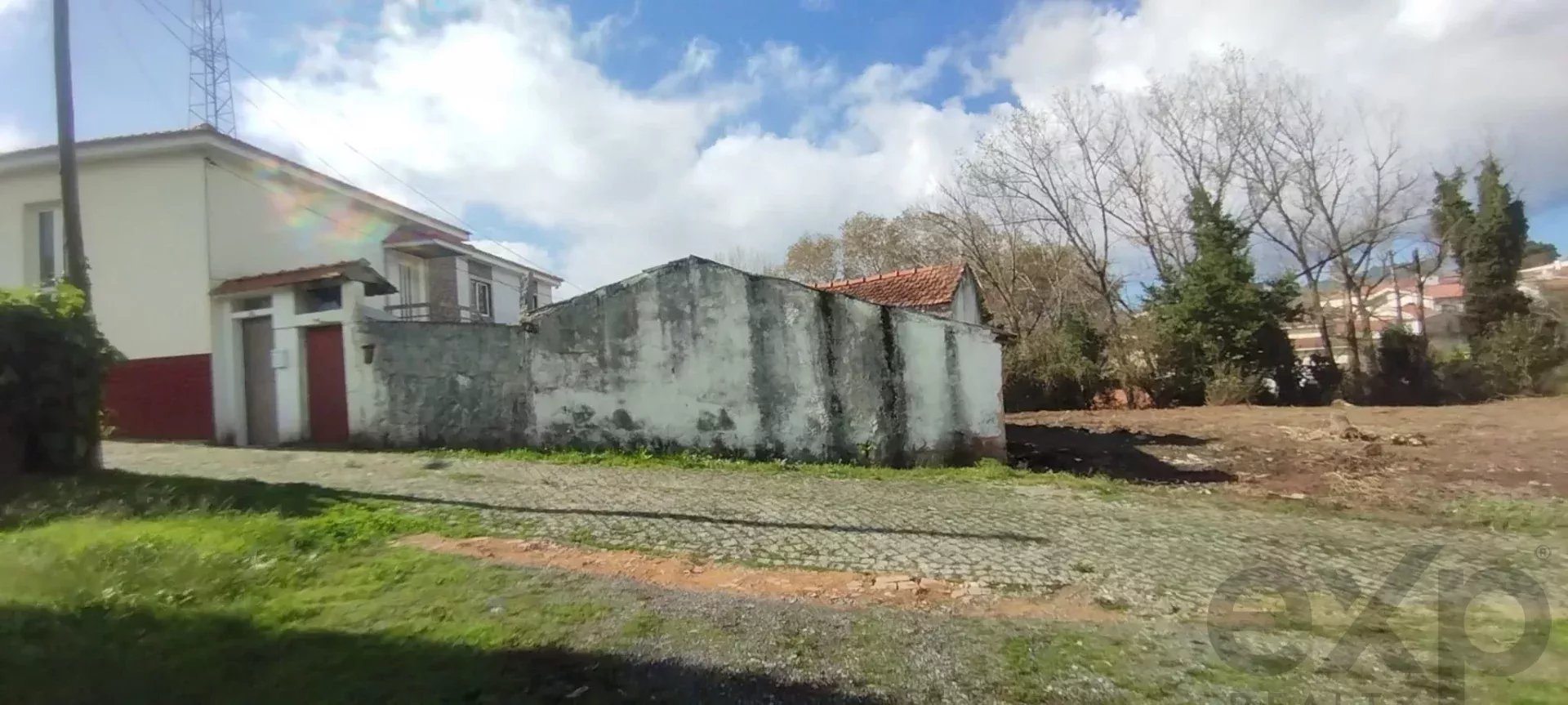 Casa para Reformar com Grande Lote de Terreno em Vila Nova De Gaia