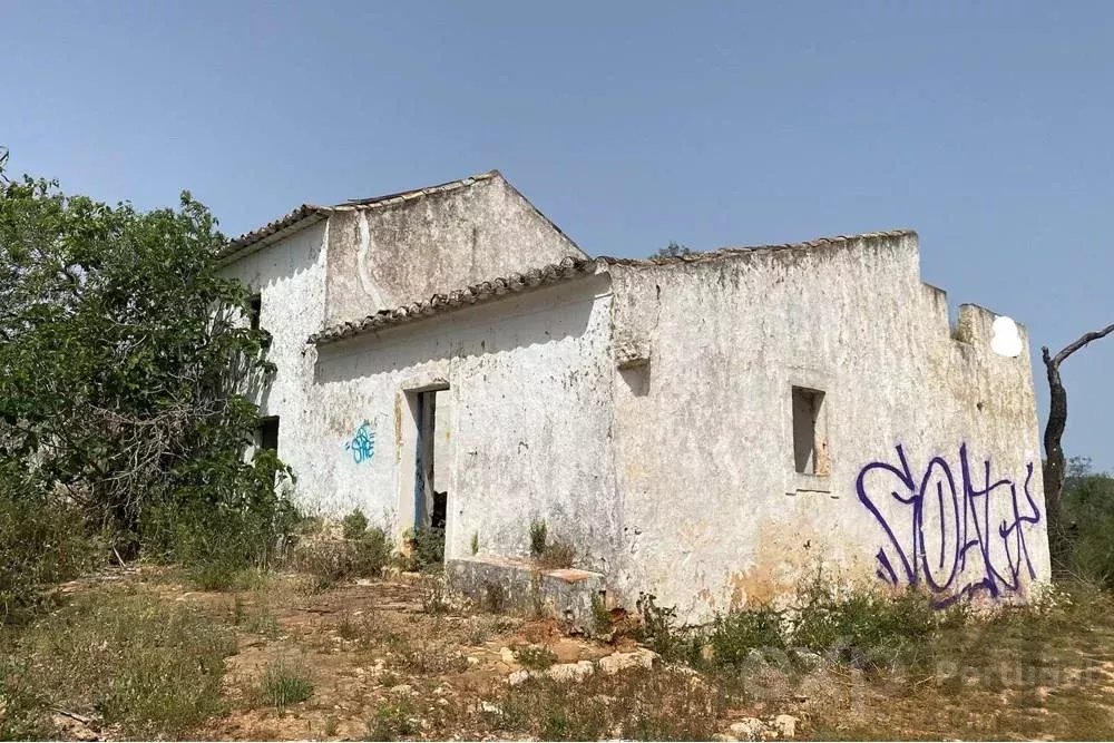 TERRENO MISTO rustico/urbano com ruinas a venda em distrito FARO