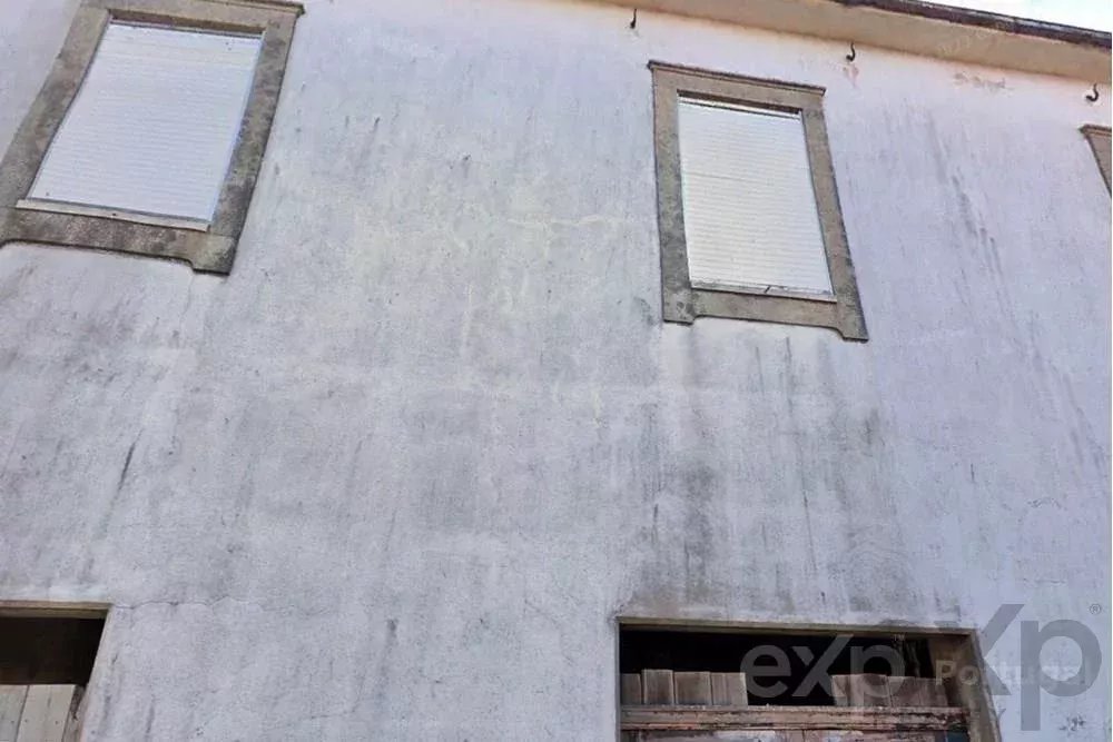 Unmissable Investment Opportunity: Transform a Heritage Property into a Modern Landmark in the Heart of Valadares! 5