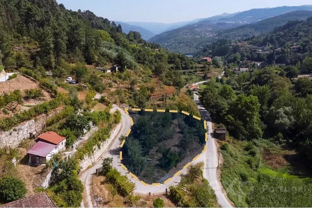TERRENO | MORADIA T3+1 - PRÓXIMO DO RIO DOURO E HOTEIS