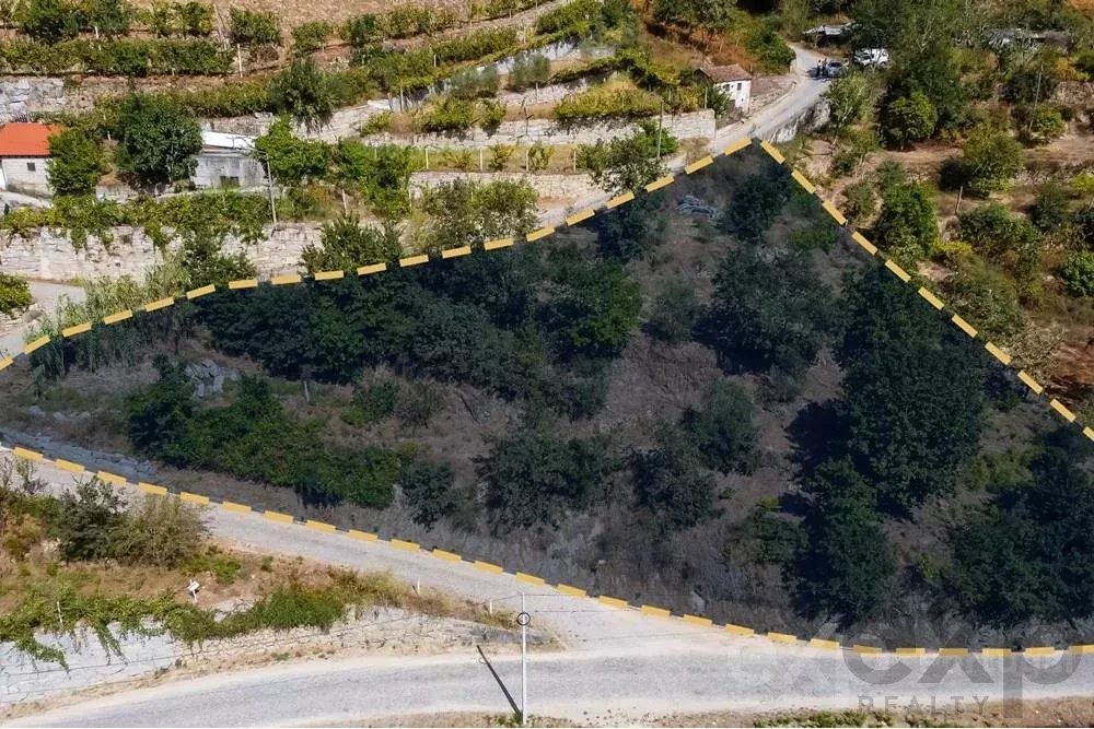TERRENO | MORADIA T3+1 - PRÓXIMO DO RIO DOURO E HOTEIS