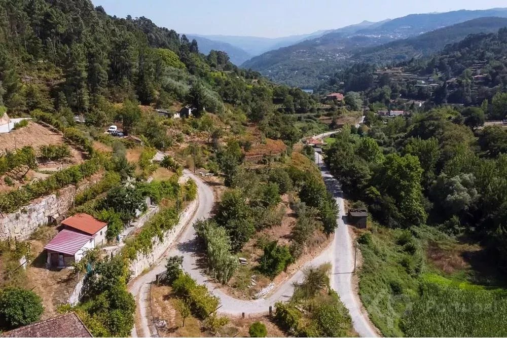 TERRENO | MORADIA T3+1 - PRÓXIMO DO RIO DOURO E HOTEIS