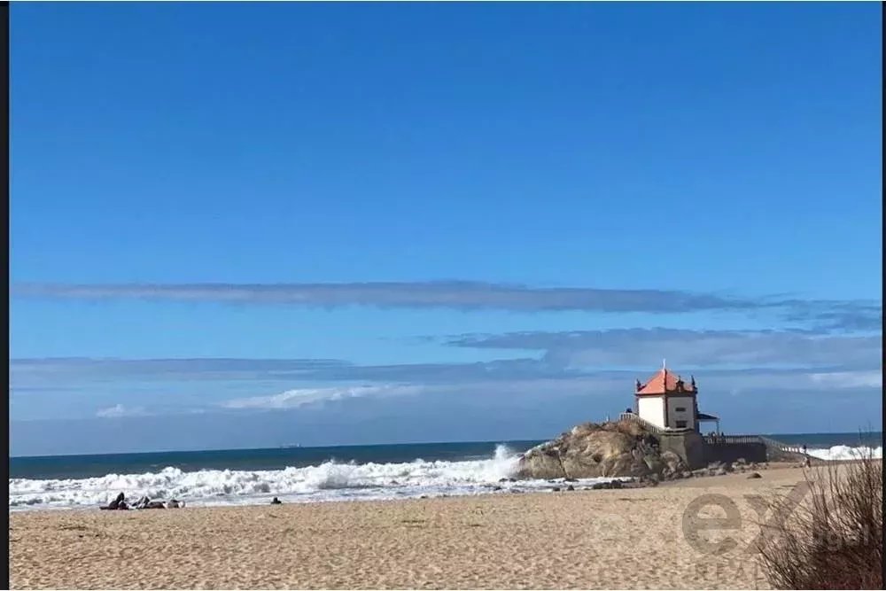 TERRENO 1ª LINHA DE MAR PARA CONSTRUÇÃO DE MORADIA DE 4 FRENTES À PRAIA DE MIRAMAR