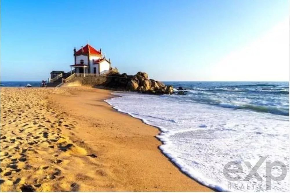 TERRENO 1ª LINHA DE MAR PARA CONSTRUÇÃO DE MORADIA DE 4 FRENTES À PRAIA DE MIRAMAR