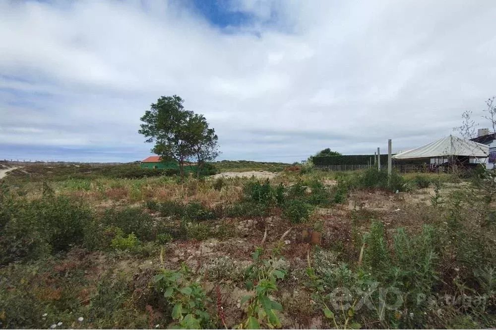 TERRENO 1ª LINHA DE MAR PARA CONSTRUÇÃO DE MORADIA DE 4 FRENTES À PRAIA DE MIRAMAR
