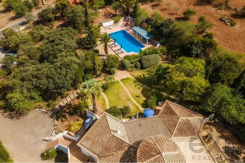 Magnificent property with swimming pool and sea view 85506554 image 46
