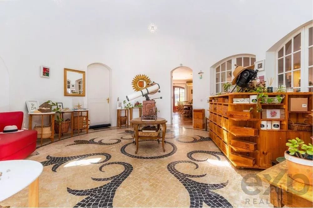 Magnífica propriedade com piscina e vista mar