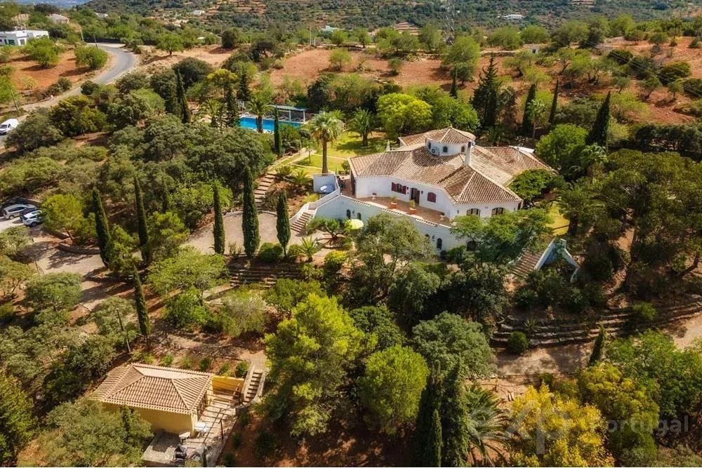 Magnificent property with swimming pool and sea view 85506554 image 45
