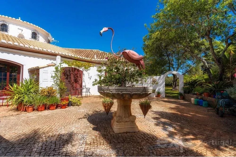 Magnificent property with swimming pool and sea view 85506554 image 40
