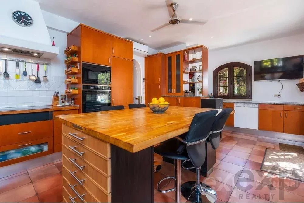 Magnificent property with swimming pool and sea view 85506554 image 13
