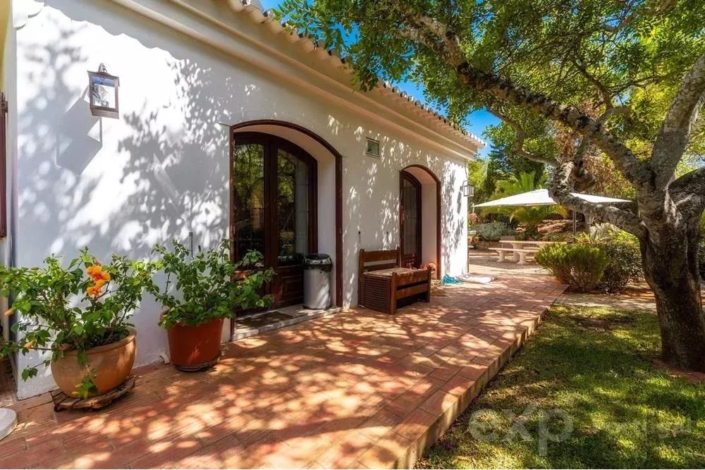 Magnificent property with swimming pool and sea view 85506554 image 27