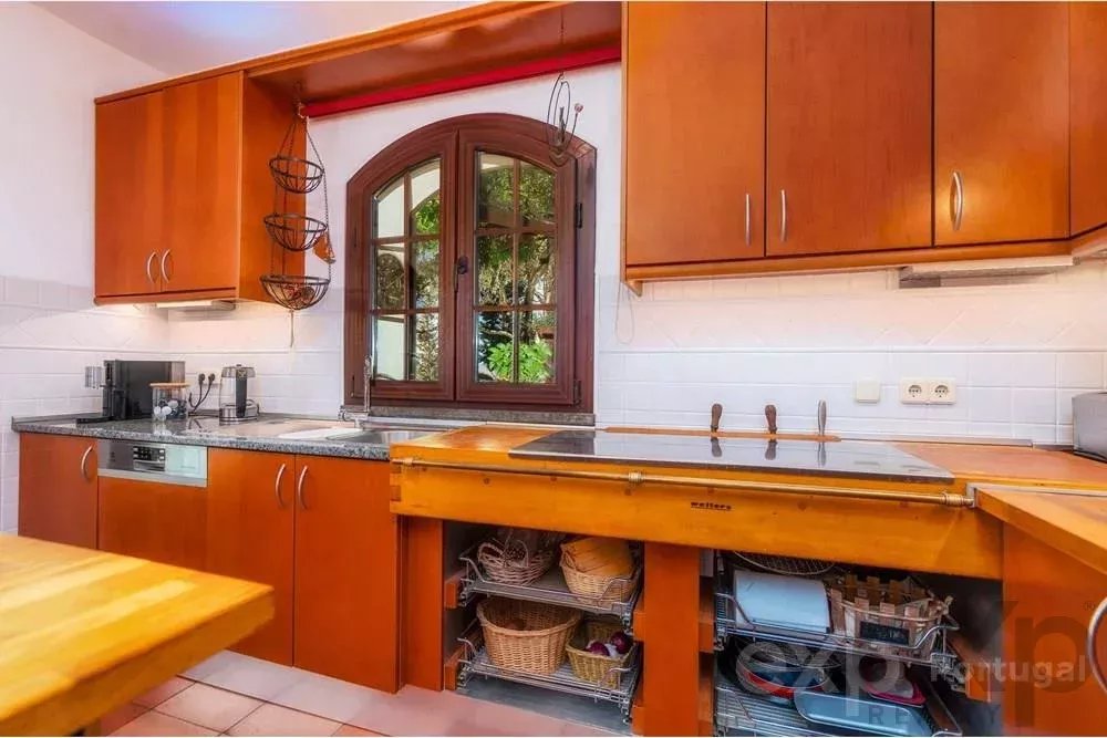 Magnificent property with swimming pool and sea view 85506554 image 14