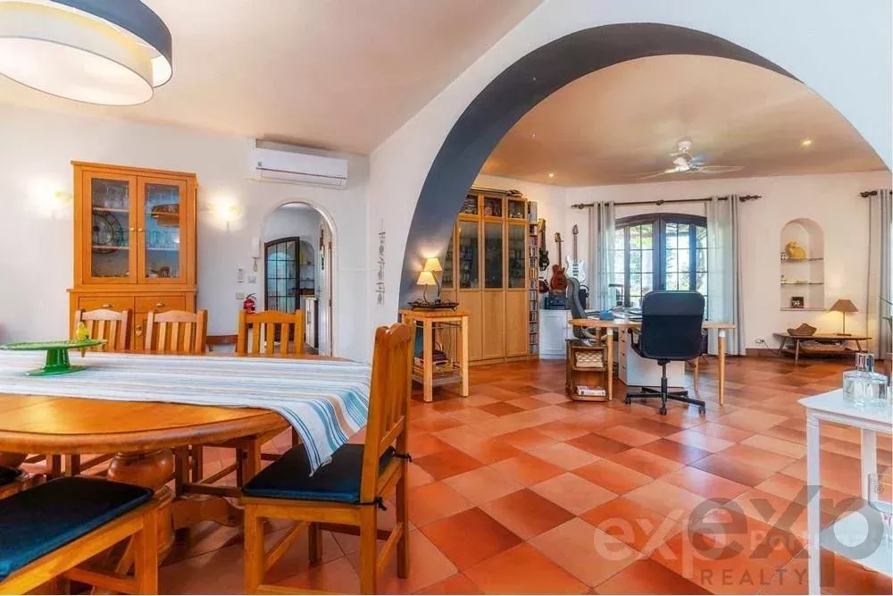 Magnificent property with swimming pool and sea view 85506554 image 7