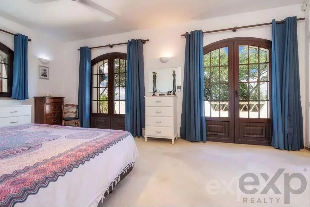 Magnificent property with swimming pool and sea view 85506554 image 16