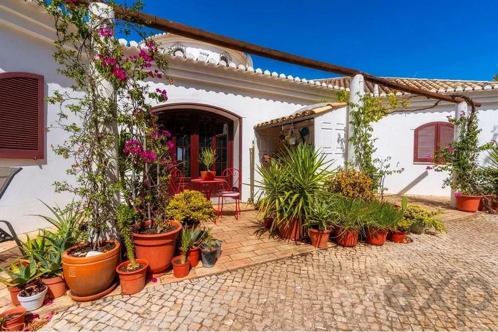 Magnificent property with swimming pool and sea view 85506554 image 23