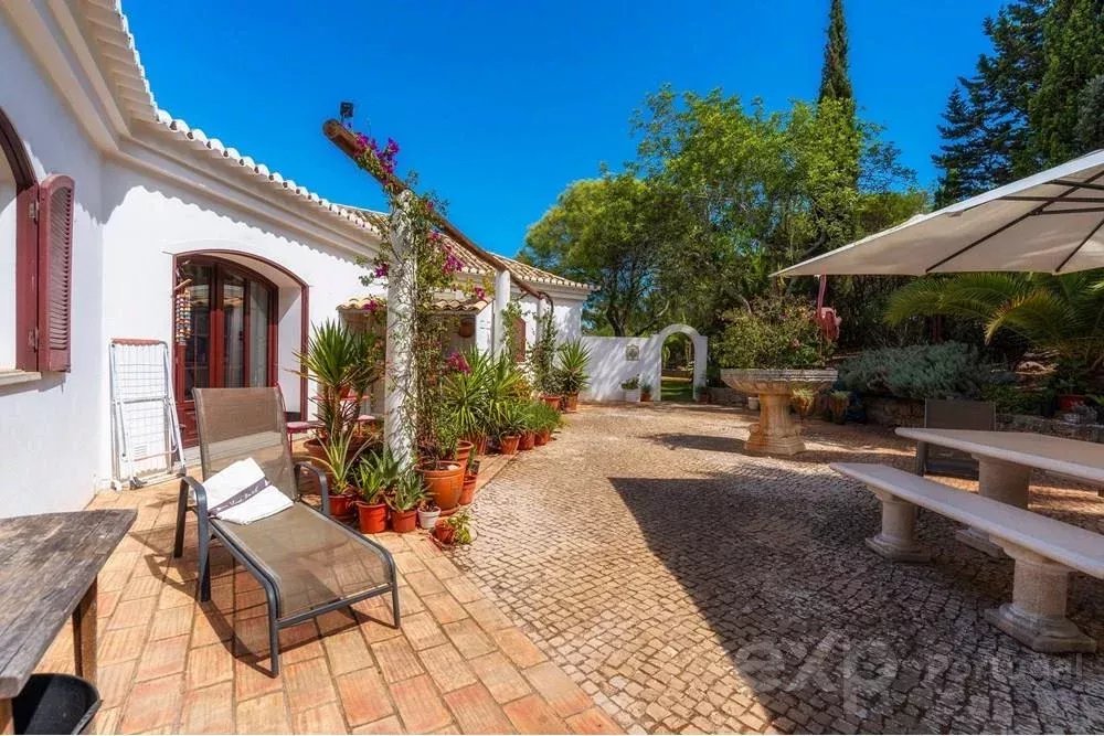 Magnificent property with swimming pool and sea view 85506554 image 21