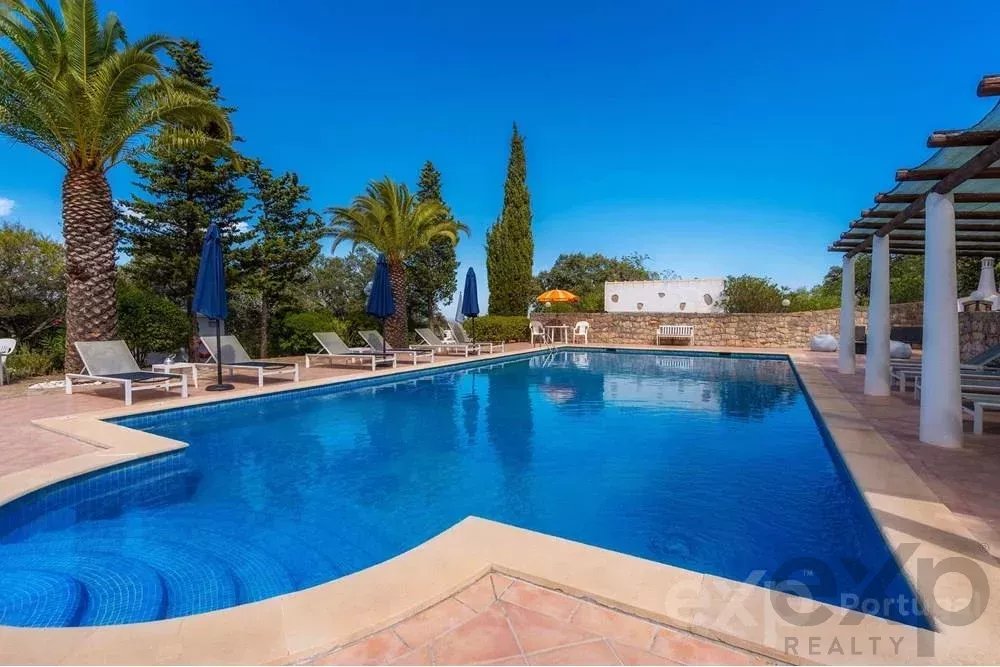 Magnificent property with swimming pool and sea view 85506554 image 34