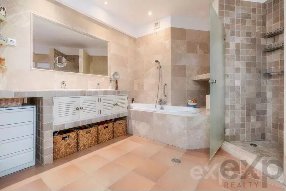 Magnificent property with swimming pool and sea view 85506554 image 17