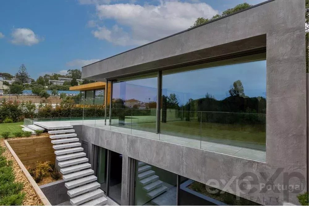 Moradia independente, nova, em um condomínio exclusivo de 4 luxuosas unidades.
