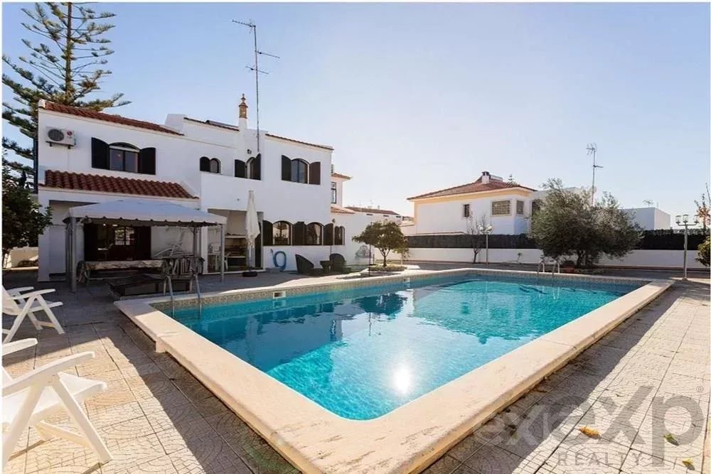 Moradia independente T5 com piscina em Altura, Tavira, Portugal,