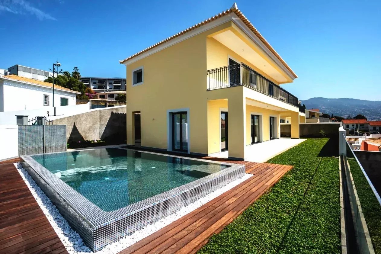 "Luxuosa Moradia em São Martinho, Madeira"
