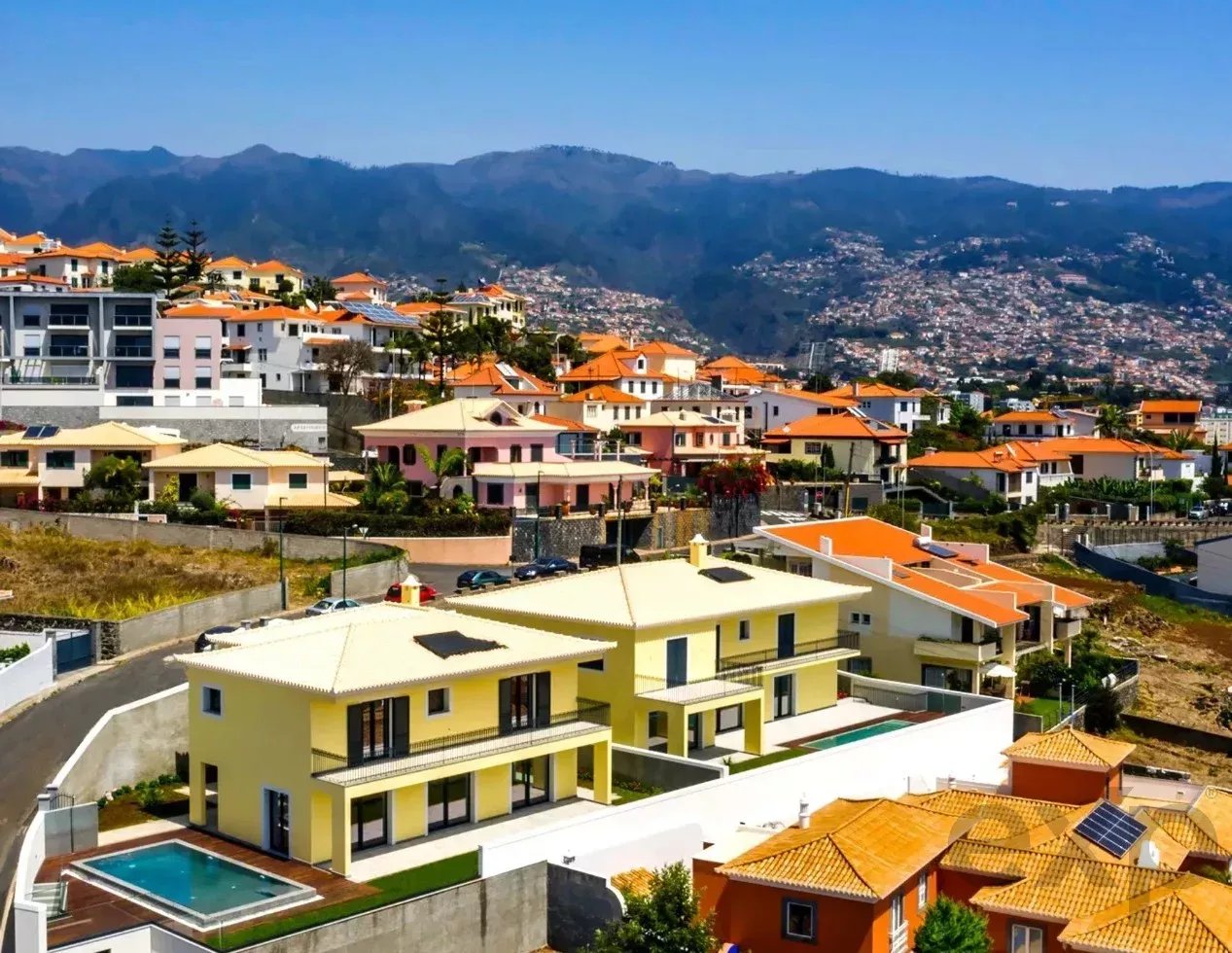 "Luxuosa Moradia em São Martinho, Madeira"