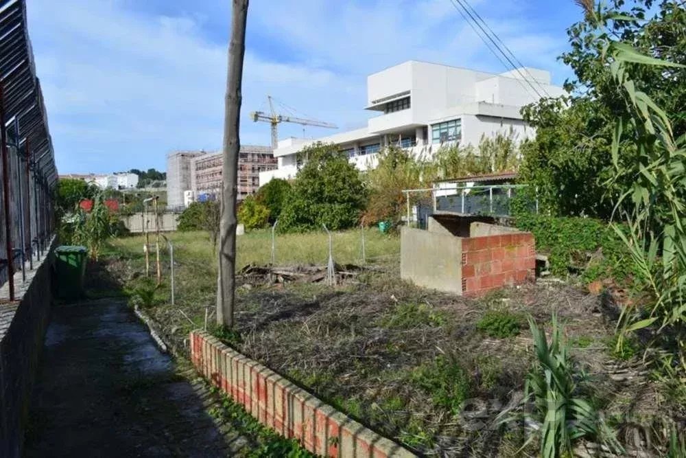 Terreno Rustico com possibilidade de passar a urbano com área total de 2000 m2