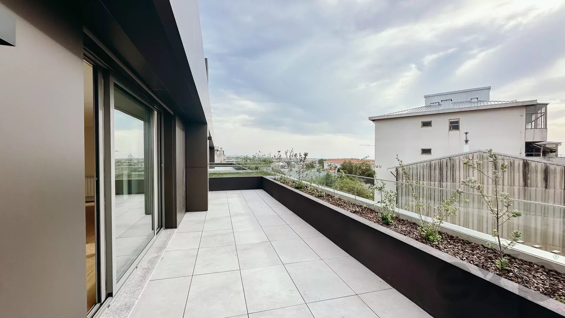 T3 RECUADO COM TERRAÇO EM CONDOMINIO PRIVADO ESPINHO
