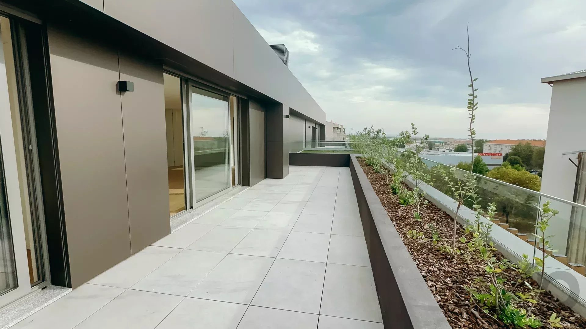 T3 RECUADO COM TERRAÇO EM CONDOMINIO PRIVADO ESPINHO