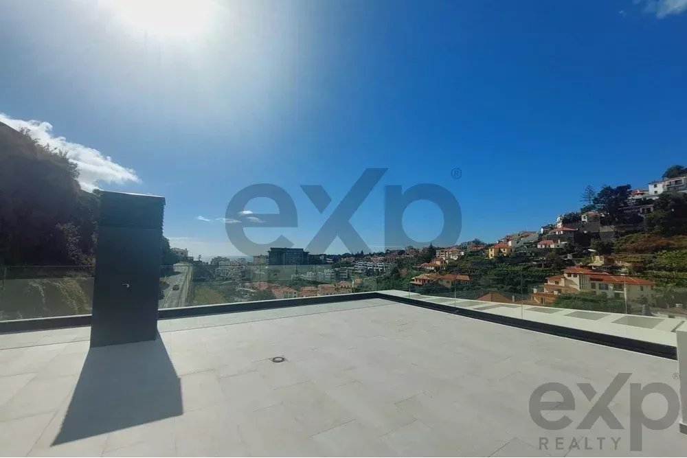 Penthouse Luxo em Funchal: Sofisticação Elevada