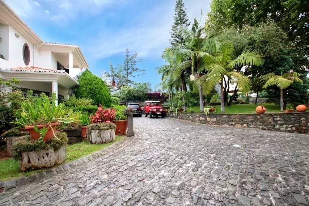 Viver com Elegância, Beleza Intemporal e Espaço Abundante: Uma Casa Senhorial Única do Século XVII, Cheia de Carácter e Conforto