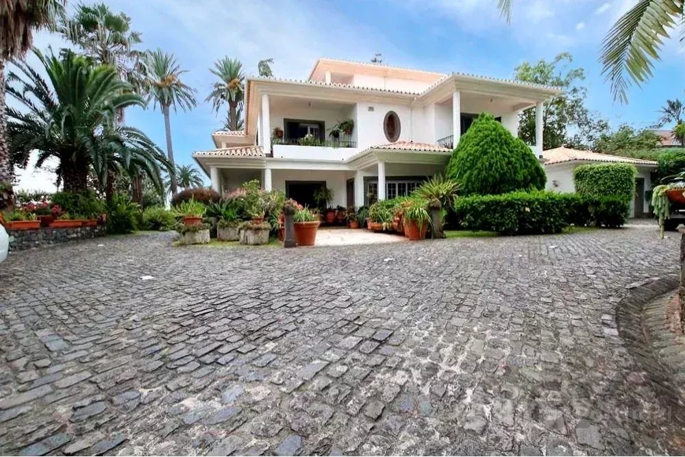 Viver com Elegância, Beleza Intemporal e Espaço Abundante: Uma Casa Senhorial Única do Século XVII, Cheia de Carácter e Conforto