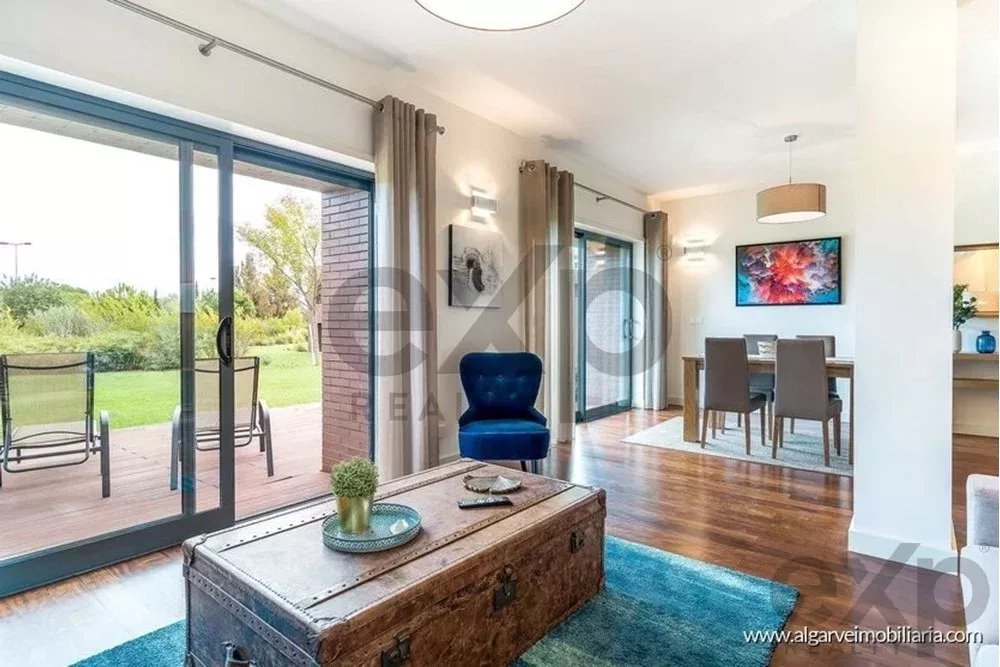 Residência de Luxo C/ 2 parqueamentos e piscina - Vilamoura