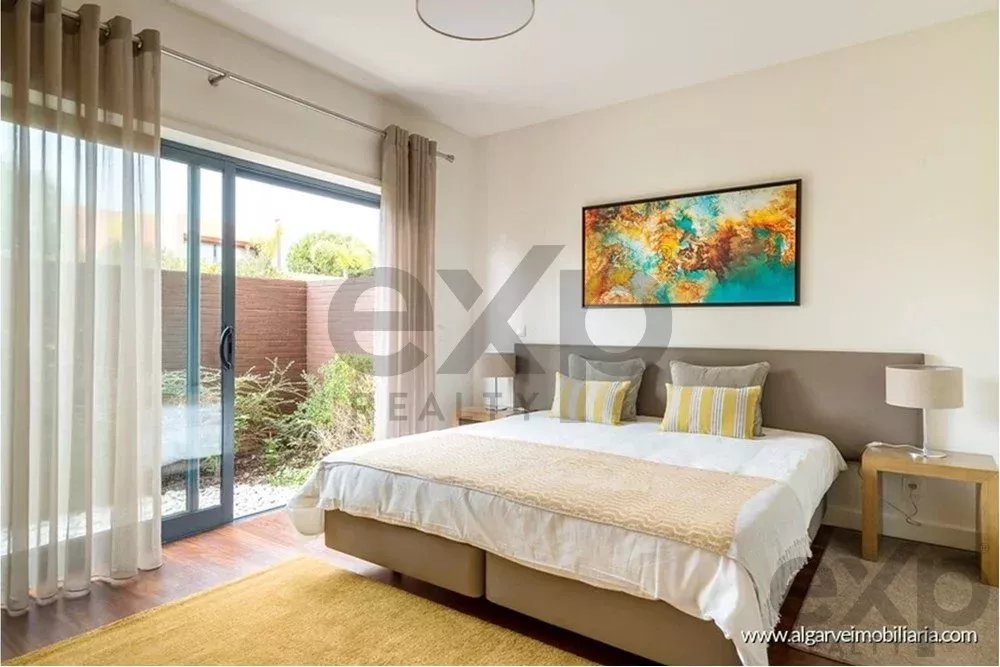Residência de Luxo C/ 2 parqueamentos e piscina - Vilamoura