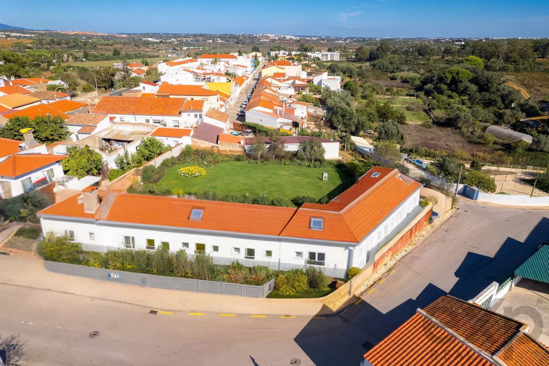 Central construction plot in Odiáxere suitable for the development of apartments or villas 85507201 image 8