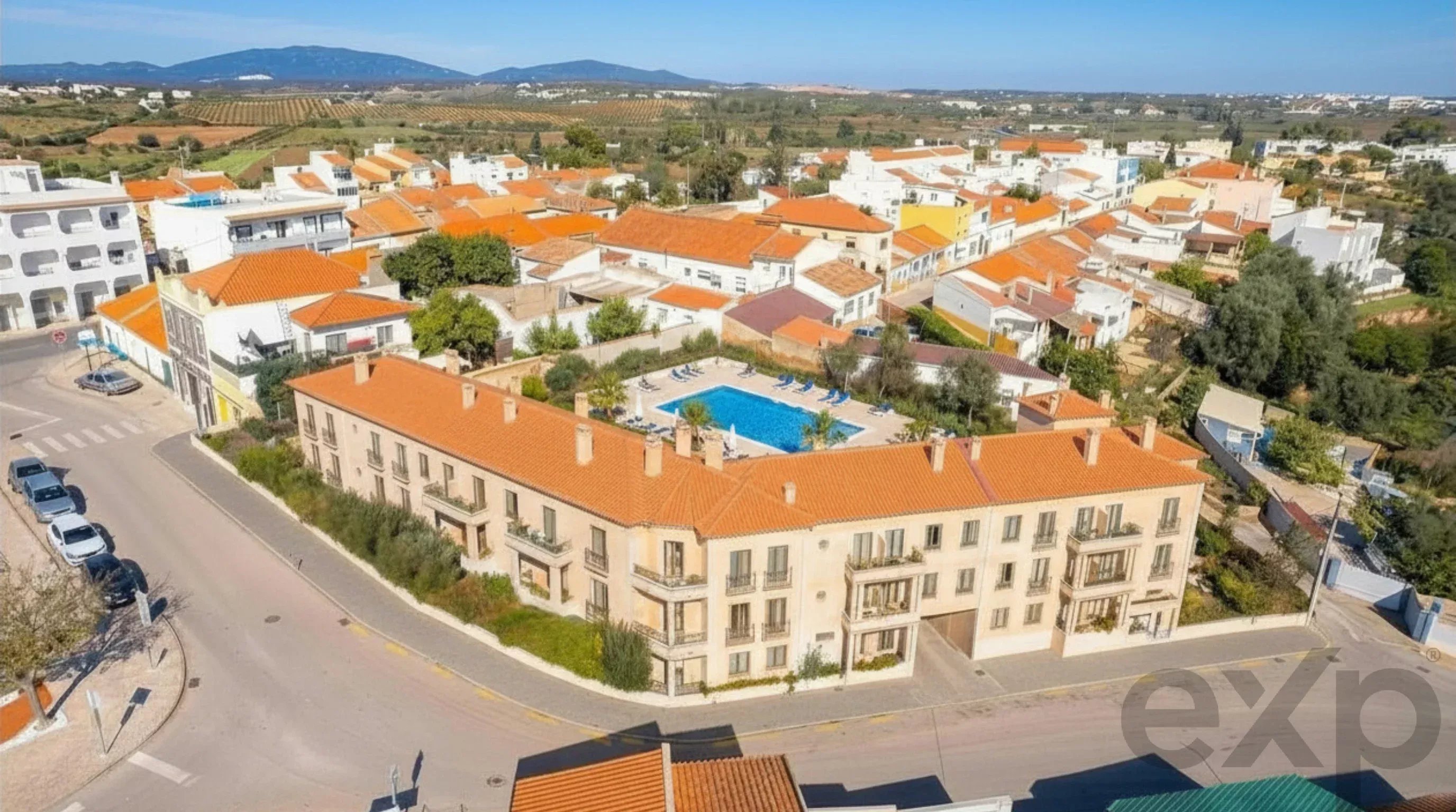 Lote de construção em Odiáxere Central para construção de apartamentos ou villas