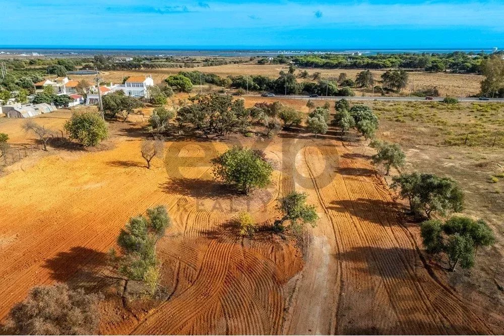 Oportunidade de Investimento - Terreno Urbano com Ruína e Rústico vista panorâmica para o mar em Olhão