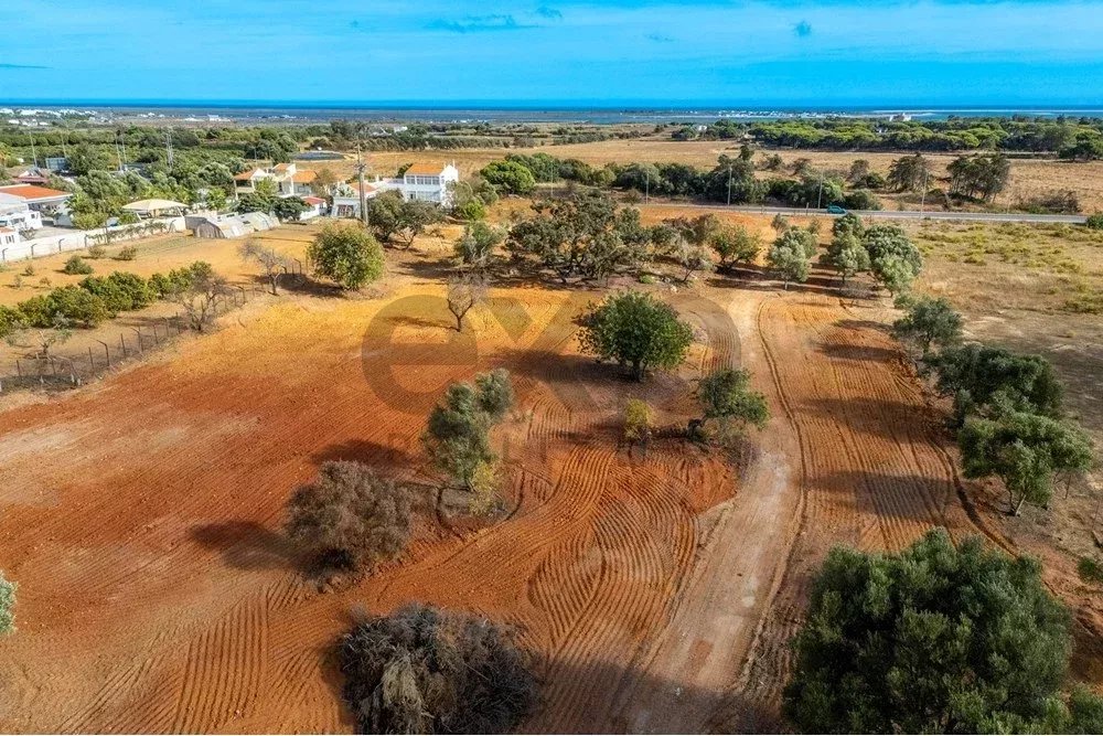 Oportunidade de Investimento - Terreno Urbano com Ruína e Rústico vista panorâmica para o mar em Olhão