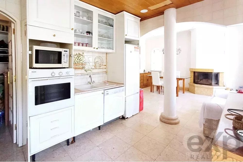 Fantastic Luxury 4‑bedroom + 1‑living‑room Property in Beja 85507396 image 9