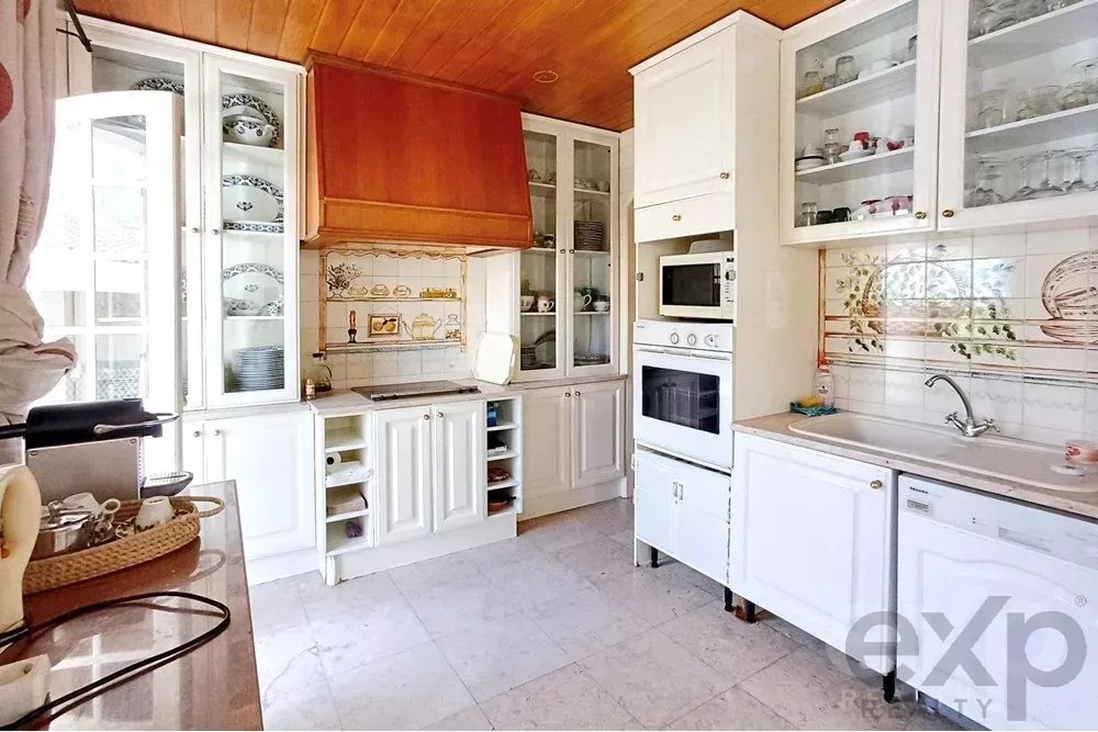 Fantastic Luxury 4‑bedroom + 1‑living‑room Property in Beja 85507396 image 10