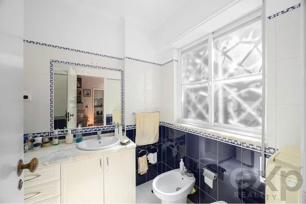 Building with excellent return on investment 85507401 image 13