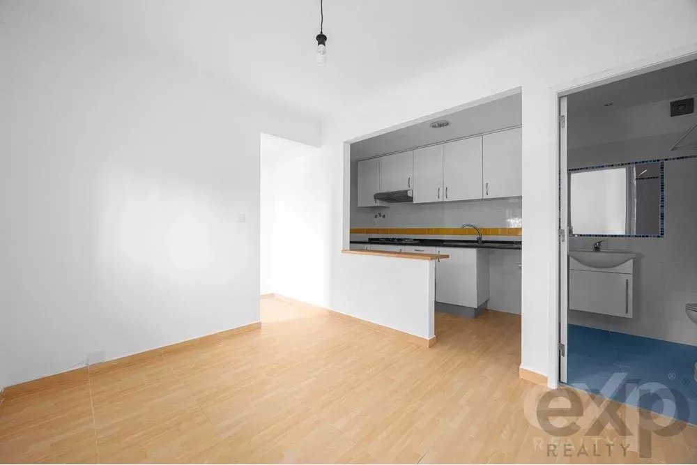 Building with excellent return on investment 85507401 image 7
