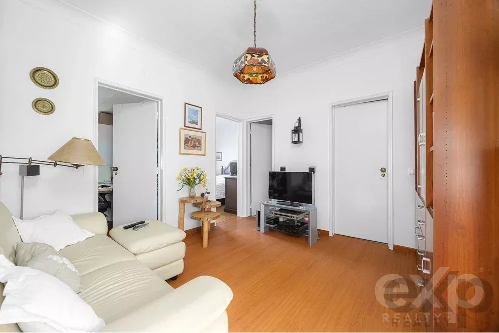 Building with excellent return on investment 85507401 image 11